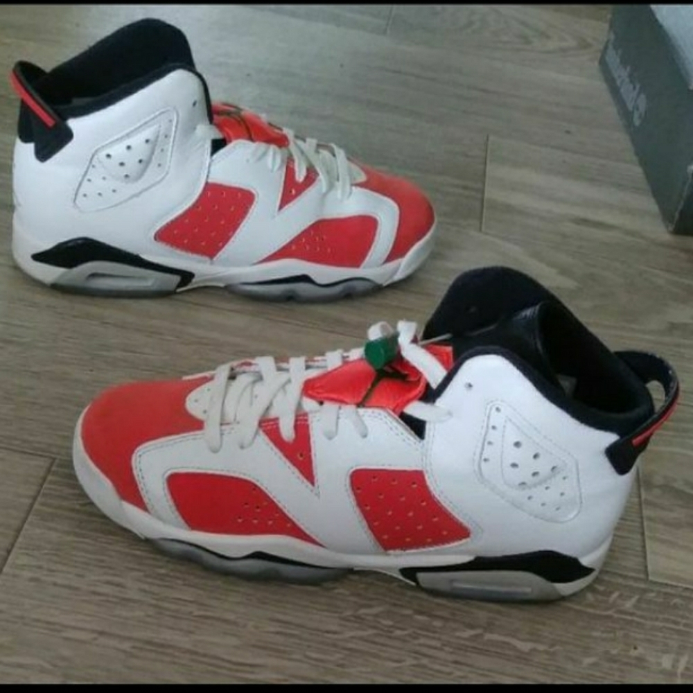 Size 6Y boys Jordan Gatorade 6s